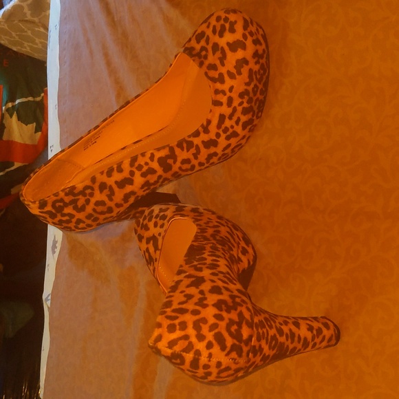 Torrid 9.5WW Cheetah Print Torrid Heals Like New Plus Size Heels - Picture 2 of 12